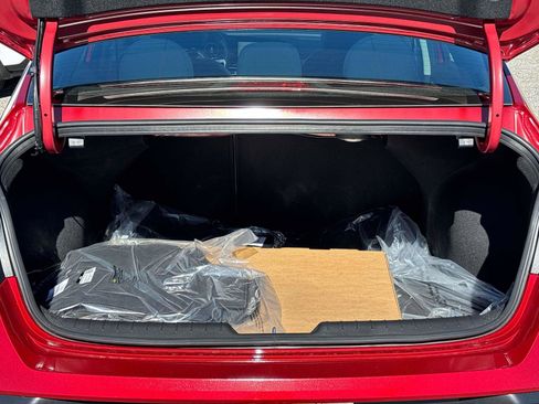 Used 2025 Hyundai Elantra Limited image 9