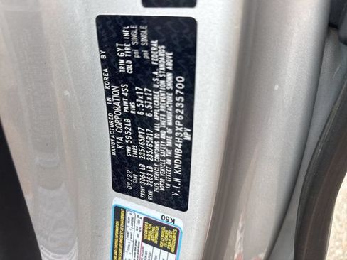 Used 2023 Kia Carnival LX FWD image 30
