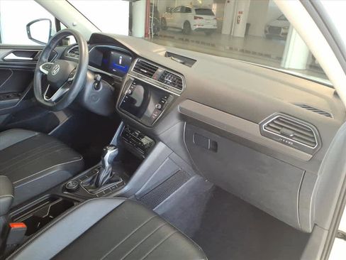 Used 2022 Volkswagen Tiguan SE image 21