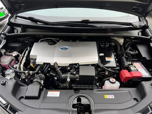 Certified 2022 Toyota Prius LE FWD image 39