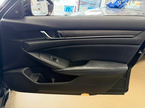 Used 2018 Honda Accord Touring image 34