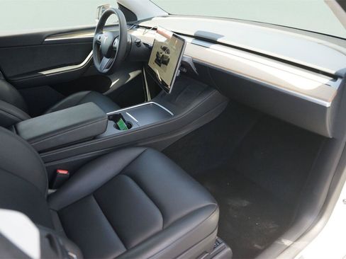 Used 2023 Tesla Model Y AWD image 18