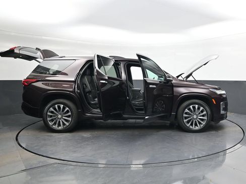 Used 2023 Chevrolet Traverse Premier image 46