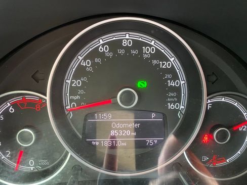 Used 2018 Volkswagen Beetle 2.0T S FWD image 15