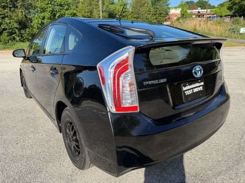 Used 2015 Toyota Prius Two image 3