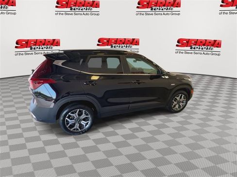 Used 2023 Kia Seltos EX image 9