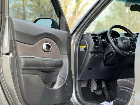 Used 2017 Kia Soul image 9
