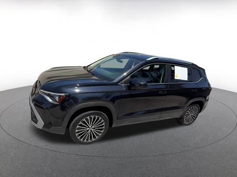 Used 2025 Volkswagen Taos SE FWD image 8