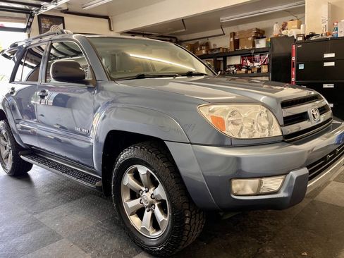 Used 2004 Toyota 4Runner SR5 AWD/4WD image 7