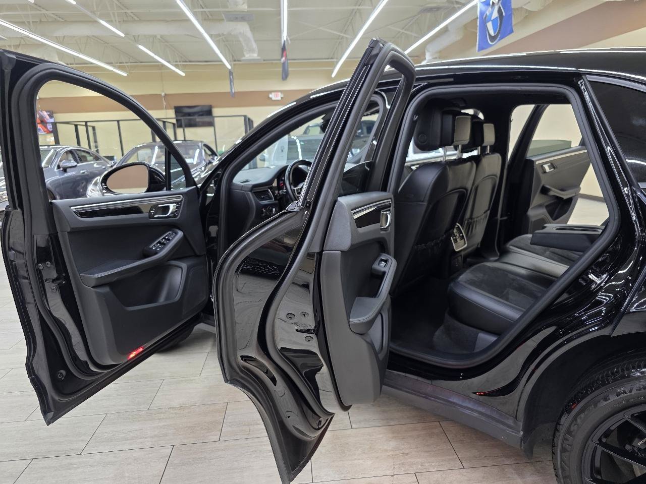 Used 2018 Porsche Macan AWD/4WD image 16