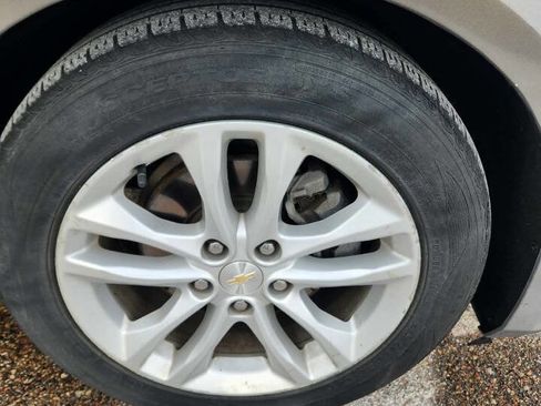 Used 2017 Chevrolet Malibu LT image 27