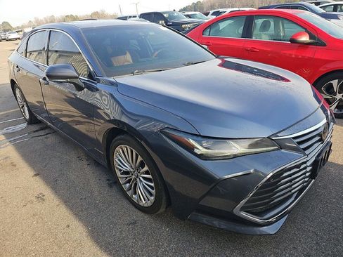 Used 2020 Toyota Avalon Limited image 4