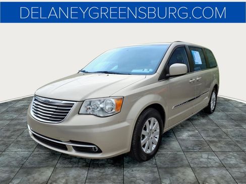 Used 2015 Chrysler Town & Country Touring FWD image 7