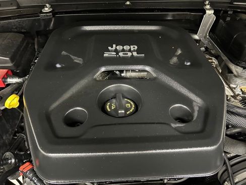 Used 2022 Jeep Wrangler Unlimited Rubicon w/ LED Lighting Group AWD/4WD image 11