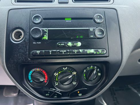 Used 2005 Ford Focus SE image 24