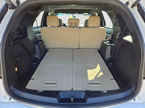 Used 2016 Ford Explorer XLT w/ Equipment Group 202A FWD image 6