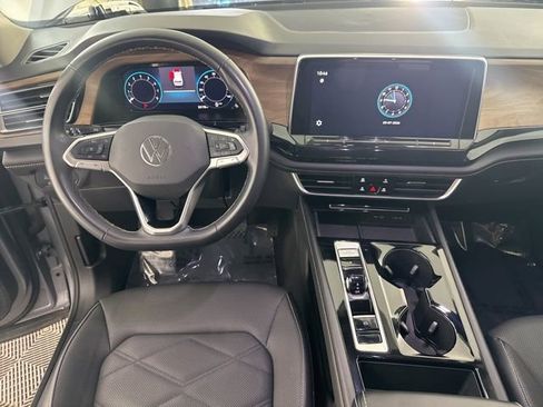 Used 2024 Volkswagen Atlas SE image 34