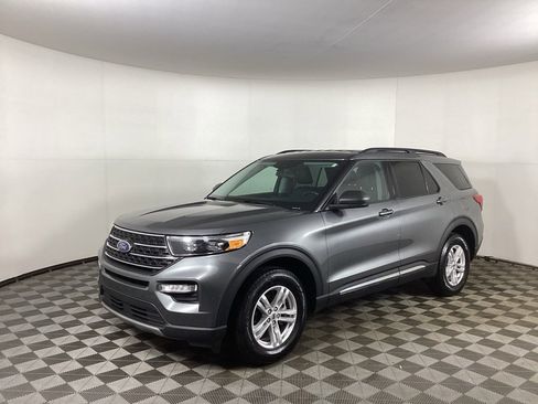 Used 2023 Ford Explorer XLT w/ Equipment Group 202A image 5