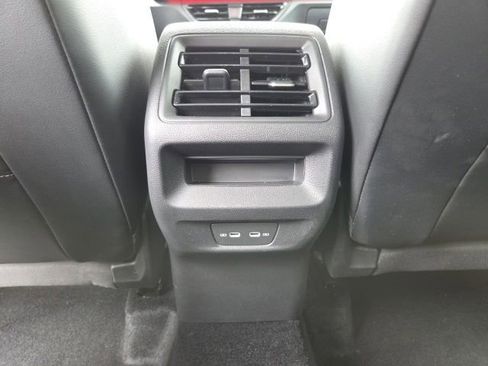 Used 2025 Volkswagen Tiguan SE AWD/4WD image 23