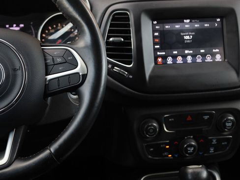 Used 2019 Jeep Compass Latitude FWD image 32