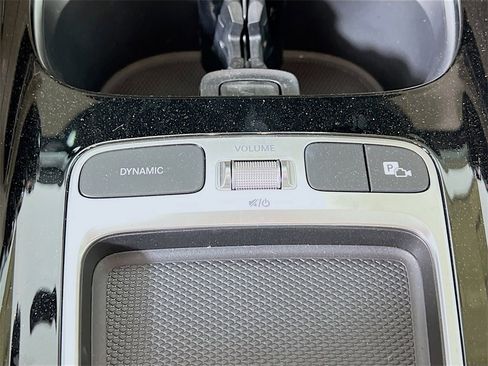 New 2025 Mercedes-Benz GLB 250 4MATIC image 17