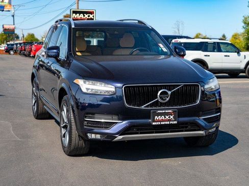 Used 2017 Volvo XC90 T6 Momentum w/ Vision Package image 2
