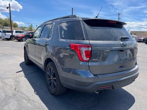 Used 2018 Ford Explorer XLT w/ Equipment Group 202A FWD image 5