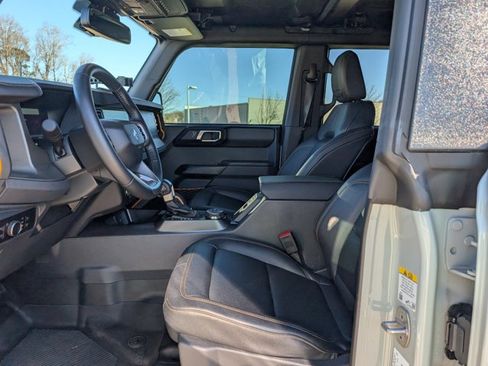 Used 2024 Ford Bronco Badlands image 16