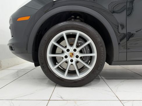 Certified 2023 Porsche Cayenne AWD/4WD image 16