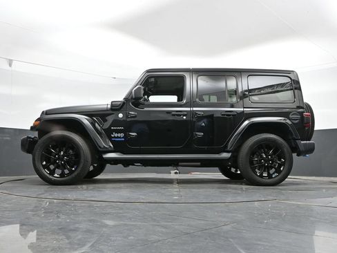 Used 2022 Jeep Wrangler Unlimited Sahara w/ Cold Weather Group AWD/4WD image 47