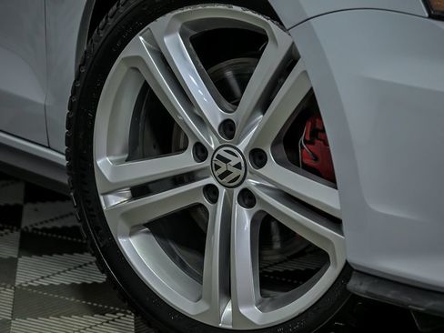 Used 2017 Volkswagen Jetta GLI FWD image 3