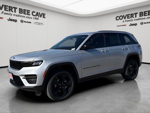 New 2025 Jeep Grand Cherokee Altitude image 3