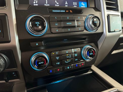 Used 2018 Ford F150 Lariat w/ Equipment Group 502A Luxury image 34