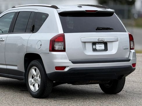 Used 2014 Jeep Compass Latitude w/ Sun/Sound Group FWD image 16