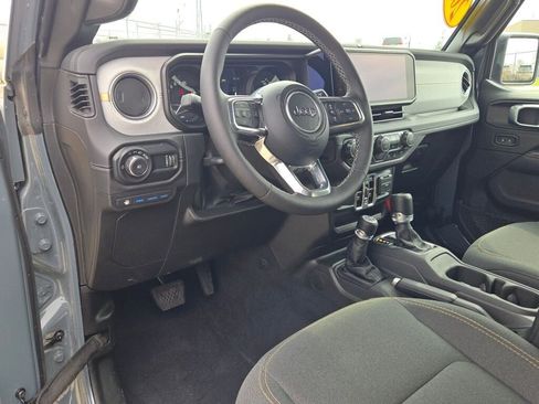 Certified 2025 Jeep Wrangler Unlimited Sahara w/ Safety Group AWD/4WD image 18