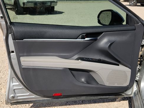 Used 2020 Toyota Camry L image 10