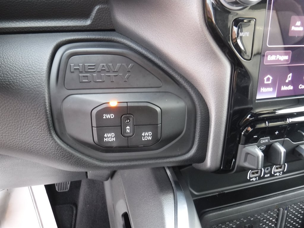 Used 2026 RAM 2500 Laramie AWD/4WD image 16