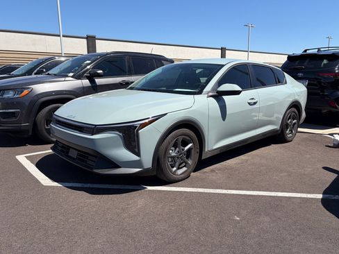 Certified 2025 Kia K4 LXS image 4