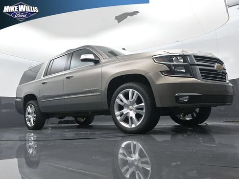 Used 2019 Chevrolet Suburban Premier RWD image 17