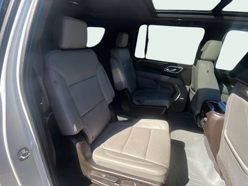 Used 2021 Chevrolet Suburban Z71 w/ Luxury Package image 30