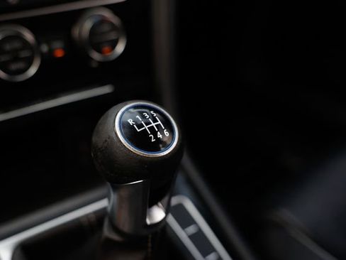 Used 2018 Volkswagen Golf R 4-Door image 43