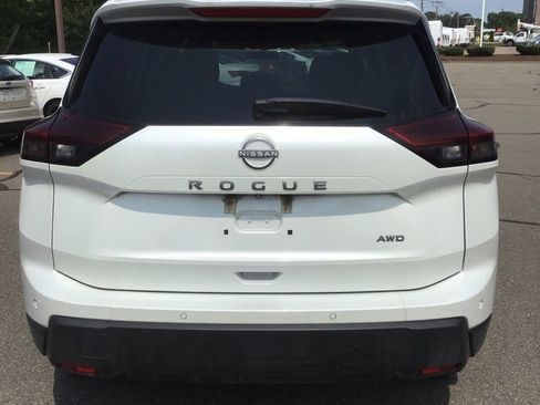 Used 2025 Nissan Rogue SV AWD/4WD image 5