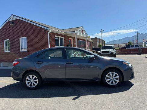 Used 2015 Toyota Corolla LE FWD image 4