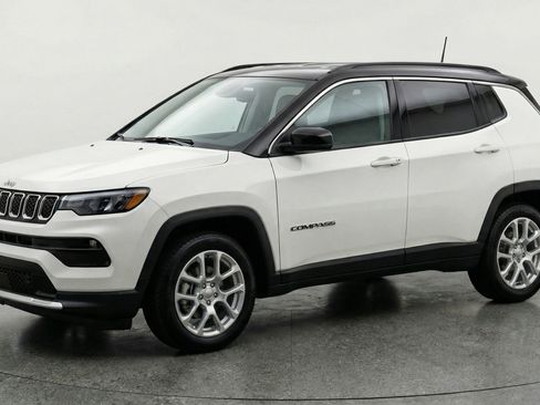 Used 2025 Jeep Compass Limited image 3