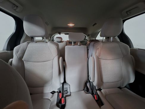 Used 2023 Toyota Sienna LE image 33