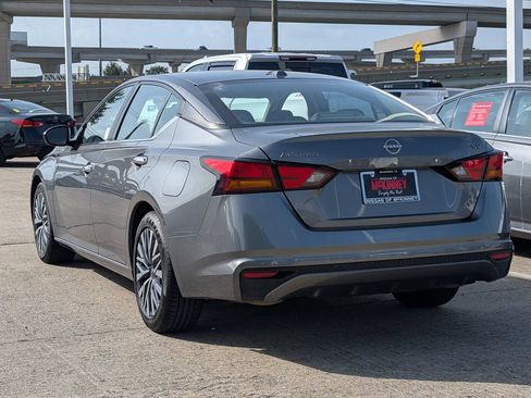 Used 2024 Nissan Altima 2.5 SV FWD image 4
