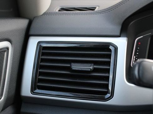 Used 2023 Volkswagen Atlas SE w/ Black Wheel Package image 8