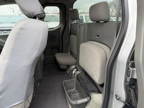 Used 2016 Nissan Frontier S image 11