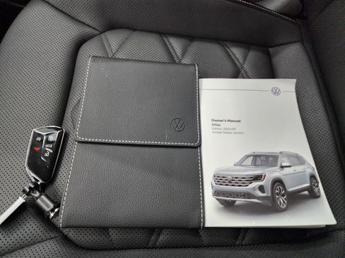 Used 2025 Volkswagen Atlas SE image 44