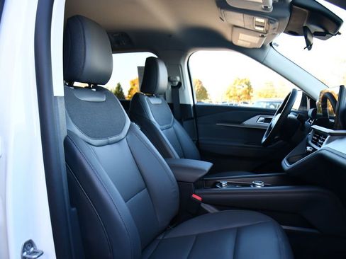 Used 2026 Ford Explorer Active w/ Active Comfort Package AWD/4WD image 16